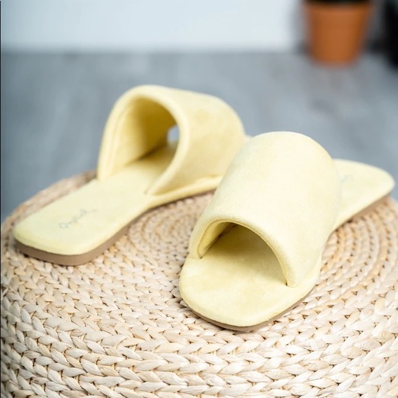 Yellow one band suede sandal - Picture 4 of 4